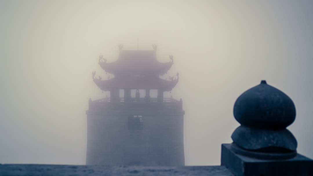 【専門家が解説】霧（きり）の夢が示す深層心理と運命の行方～神道・仏教の視点から読み解く～