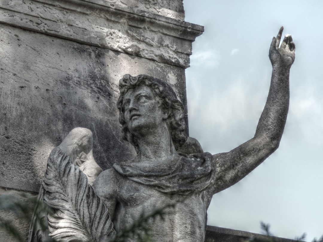 【天使の夢】神仏の加護か、心の叫びか？あなたの運命を解き明かす夢占い