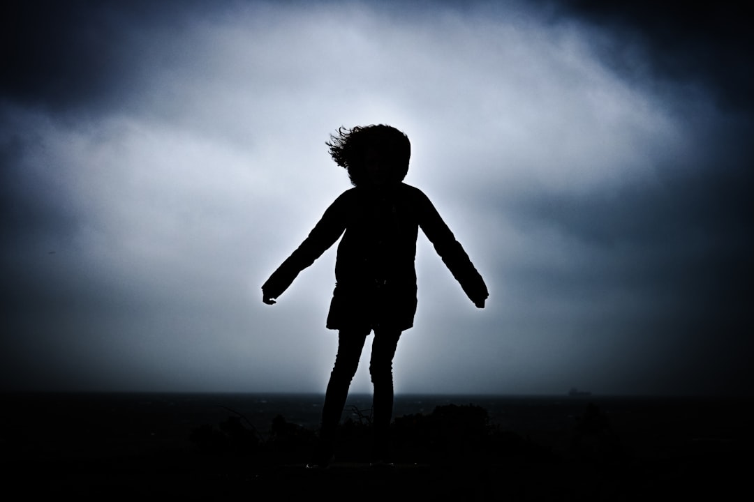 「誘拐」の夢を見たあなたへ：神仏の囁きと現代的解釈で紐解く運命の兆し