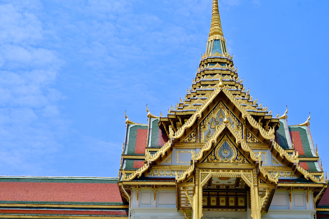 【宮殿の夢】神仏の導きか、野心の表れか？あなたの運命を解き明かす夢占い